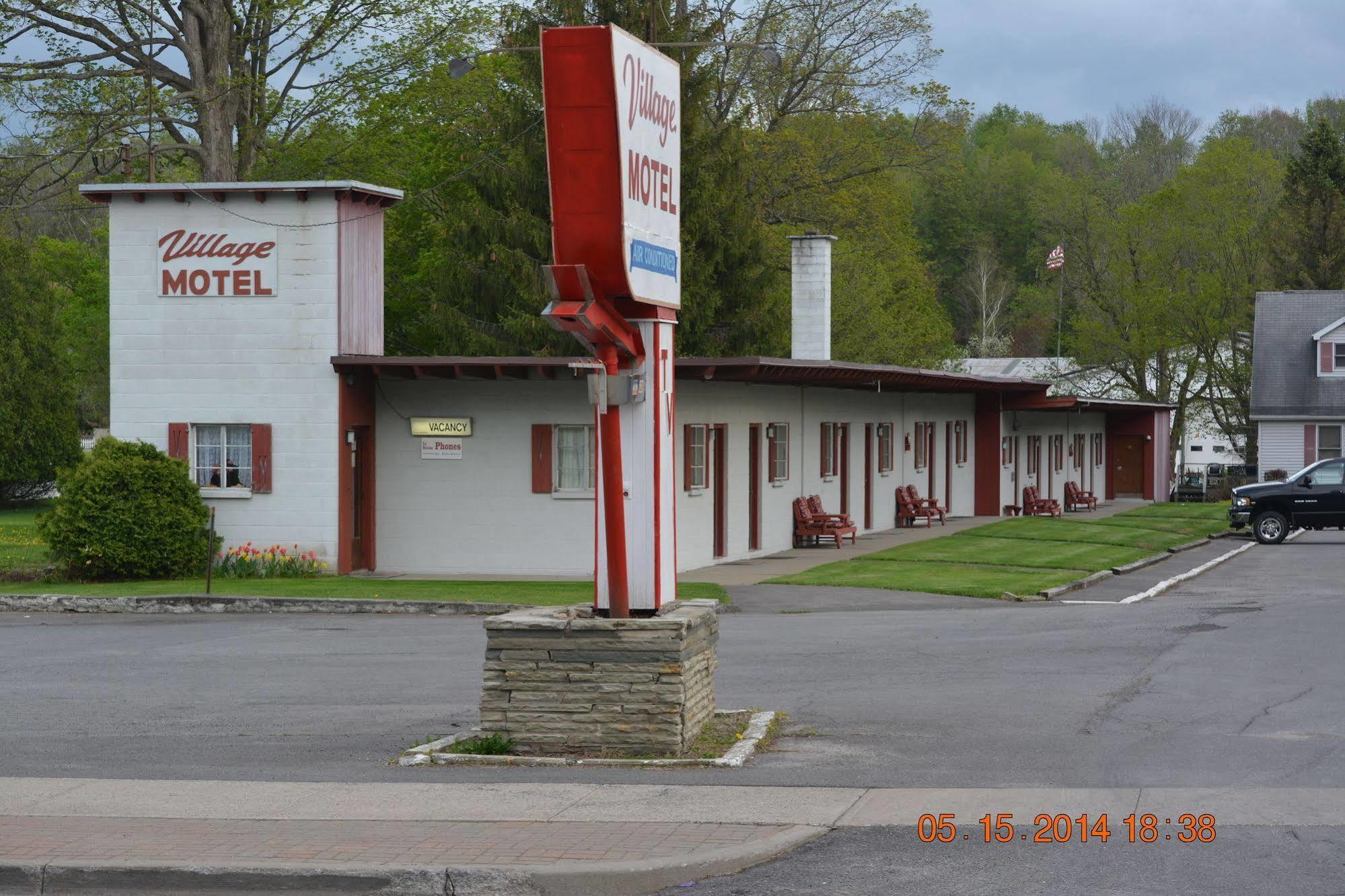 The Village Motel Richfield Springs Exteriör bild